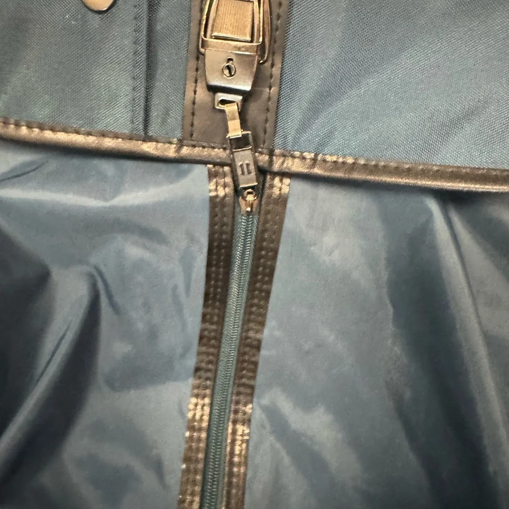American Tourister Navy Travel Garment Bag. Keys included.